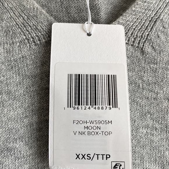 Cozy Luxury! EF V-Neck Box Top in Moon - Picture 3 of 6